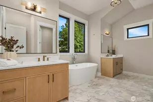8040 Forest Dr NE, Seattle, WA 98115 - Photo 23