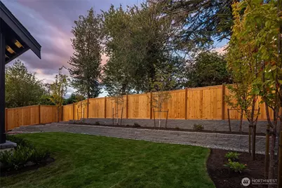 8040 Forest Drive NE, Seattle, WA 98115 - Photo 37