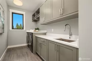 8040 Forest Dr NE, Seattle, WA 98115 - Photo 31
