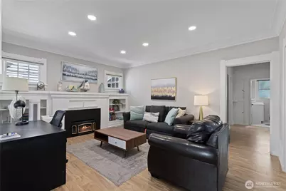 4812 Aurora Avenue N, Seattle, WA 98103 - Photo 3