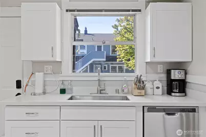 4812 Aurora Avenue N, Seattle, WA 98103 - Photo 13