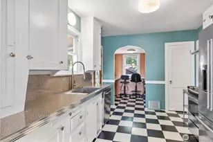 712 NW 65th St, Seattle, WA 98117 - Photo 15
