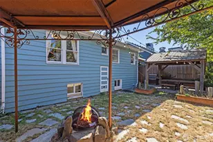 712 NW 65th St, Seattle, WA 98117 - Photo 23