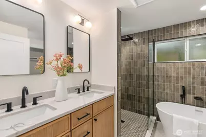 5817 56th Avenue NE, Seattle, WA 98105 - Photo 17