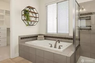 1703 NE Falls Dr, Issaquah, WA 98029 - Photo 19