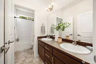 1703 NE Falls Dr, Issaquah, WA 98029 - Photo 25