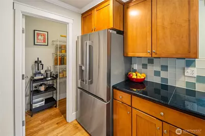 128 B 25th Avenue E, Seattle, WA 98112 - Photo 9