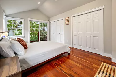 128 B 25th Avenue E, Seattle, WA 98112 - Photo 13