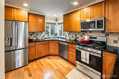 128 B 25th Avenue E, Seattle, WA 98112 - Photo 7