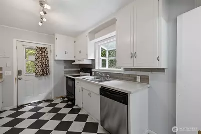 4125 Tracyton Beach Road NW, Bremerton, WA 98310 - Photo 9