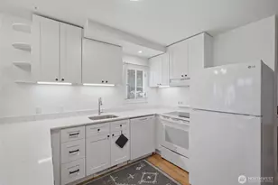 4259 Greenwood Ave N, Seattle, WA 98103 - Photo 11
