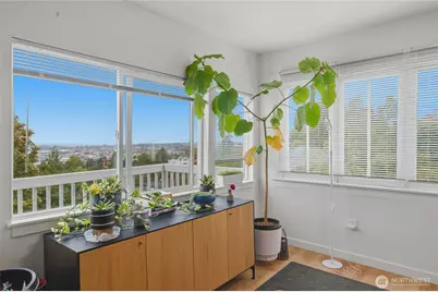 4259 Greenwood Avenue N, Seattle, WA 98103 - Photo 9