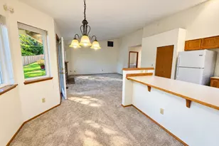 911 NW Leisure Ln, Bremerton, WA 98311 - Photo 7