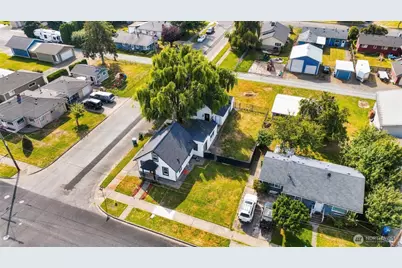1102 6th Avenue SW, Puyallup, WA 98371 - Photo 3