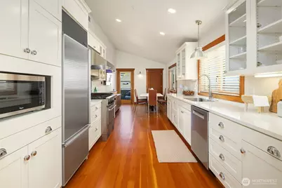 2422 NW 58th Street #301, Seattle, WA 98107 - Photo 9