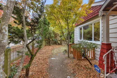 8 W Fulton Street, Seattle, WA 98119 - Photo 5