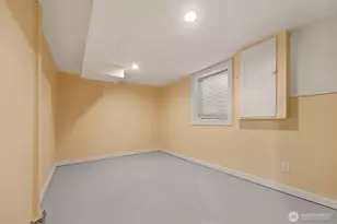 8 W Fulton St, Seattle, WA 98119 - Photo 17