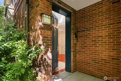 719 Harvard Avenue E, Seattle, WA 98102 - Photo 5