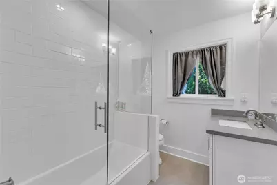 250 NE 50th Street, Seattle, WA 98105 - Photo 25