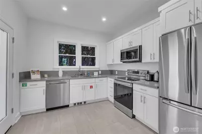 250 NE 50th Street, Seattle, WA 98105 - Photo 15