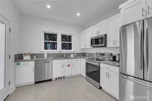 250 NE 50th St, Seattle, WA 98105 - Photo 15