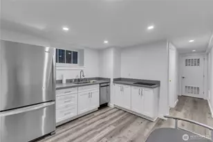 250 NE 50th St, Seattle, WA 98105 - Photo 31