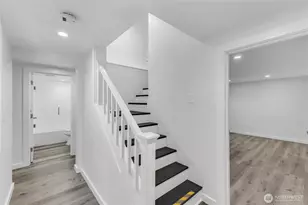250 NE 50th St, Seattle, WA 98105 - Photo 29