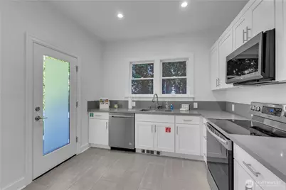 250 NE 50th Street, Seattle, WA 98105 - Photo 17