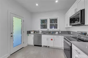 250 NE 50th St, Seattle, WA 98105 - Photo 17