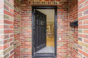 319 Smith Pl, Seattle, WA 98109 - Photo 3