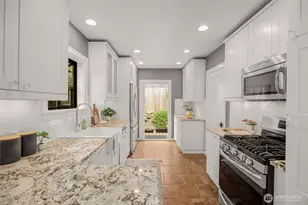 319 Smith Pl, Seattle, WA 98109 - Photo 9