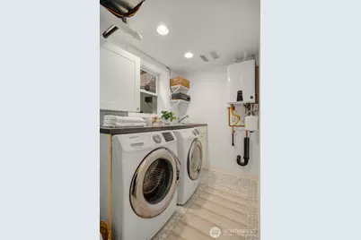 319 Smith Place, Seattle, WA 98109 - Photo 27