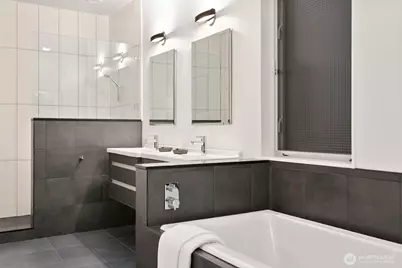 1549 Magnolia Way W, Seattle, WA 98199 - Photo 21