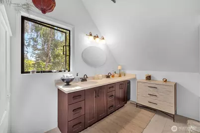 14332 Phinney Avenue N, Seattle, WA 98133 - Photo 23