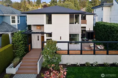 3420 33rd Avenue W, Seattle, WA 98199 - Photo 1