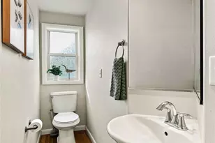 1512 Taylor Ave N, Seattle, WA 98109 - Photo 7