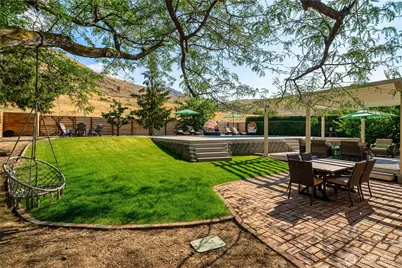 621 Mountain View Dr, Chelan, WA 98816 - Photo 9