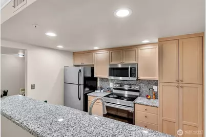 25235 SE Klahanie Boulevard #N102, Sammamish, WA 98029 - Photo 9