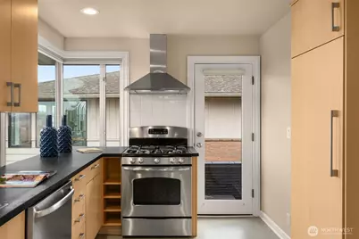 5930 Wilson Avenue S, Seattle, WA 98118 - Photo 13