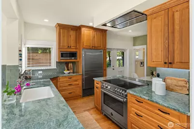 6575 NE Honeysuckle Lane, Bainbridge Island, WA 98110 - Photo 13
