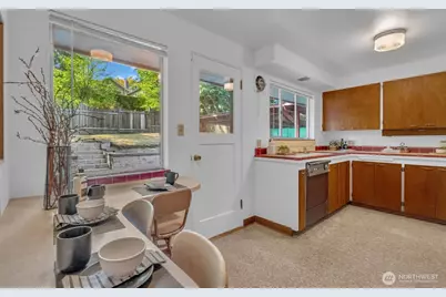 5711 38th Avenue NE, Seattle, WA 98105 - Photo 15