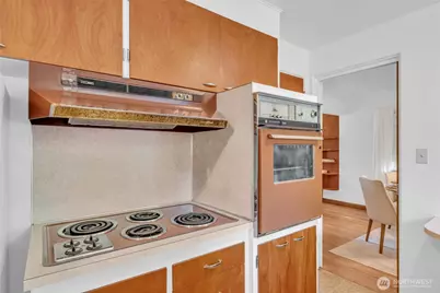 5711 38th Avenue NE, Seattle, WA 98105 - Photo 13