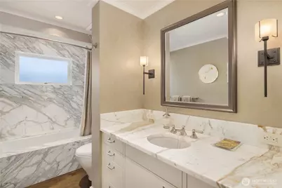1065 Summit Avenue E, Seattle, WA 98102 - Photo 17