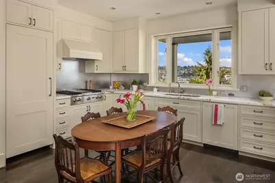 1065 Summit Avenue E, Seattle, WA 98102 - Photo 7
