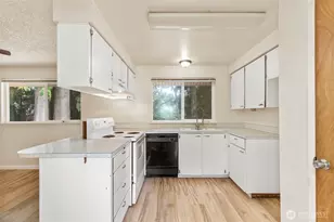 760 NW Firglade Dr, Bremerton, WA 98311 - Photo 7