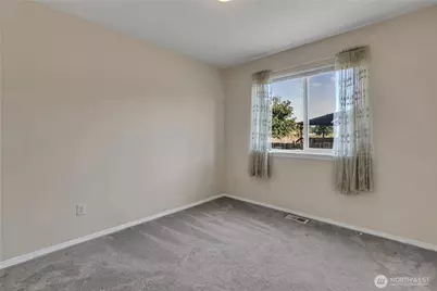 756 Oakhurst Drive, Pacific, WA 98047 - Photo 23