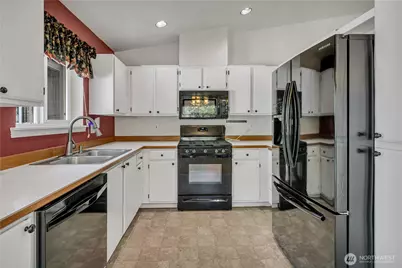 756 Oakhurst Drive, Pacific, WA 98047 - Photo 13