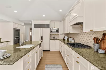 1365 92nd Avenue NE, Clyde Hill, WA 98004 - Photo 17
