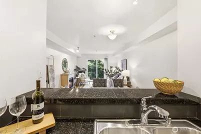 9057 Greenwood Avenue N #102, Seattle, WA 98103 - Photo 7