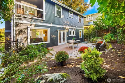 3205 E Pine Street, Seattle, WA 98122 - Photo 9